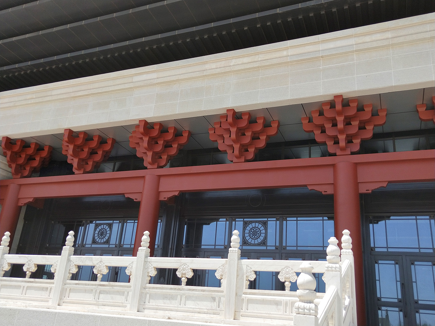 古建筑金属斗拱，斗拱不光是一种美的装饰，斗拱在中国古建筑还有重要作用！