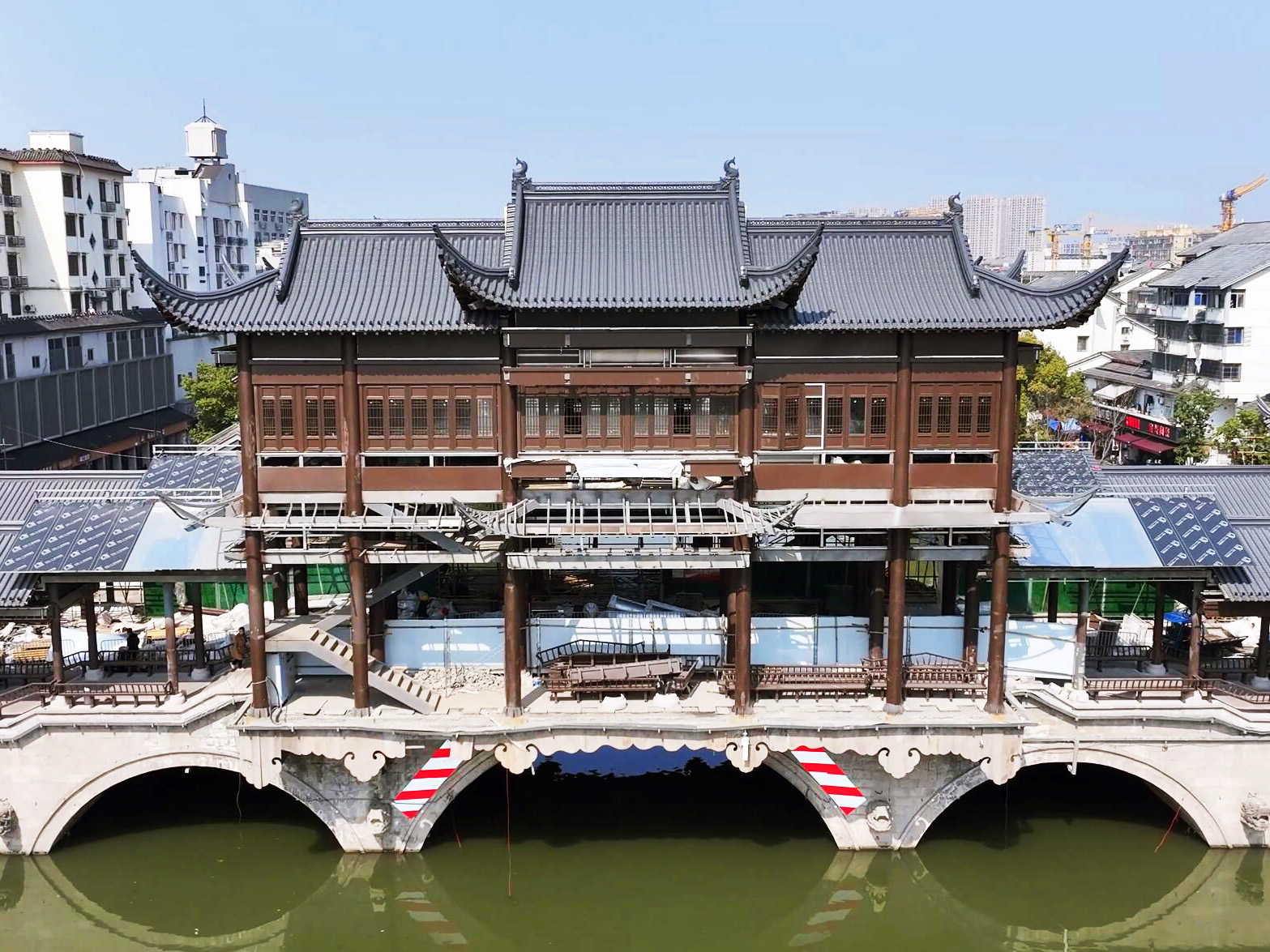 绍兴柯东桥木质腐朽拆除重建，铝替木工艺再现昔日美景