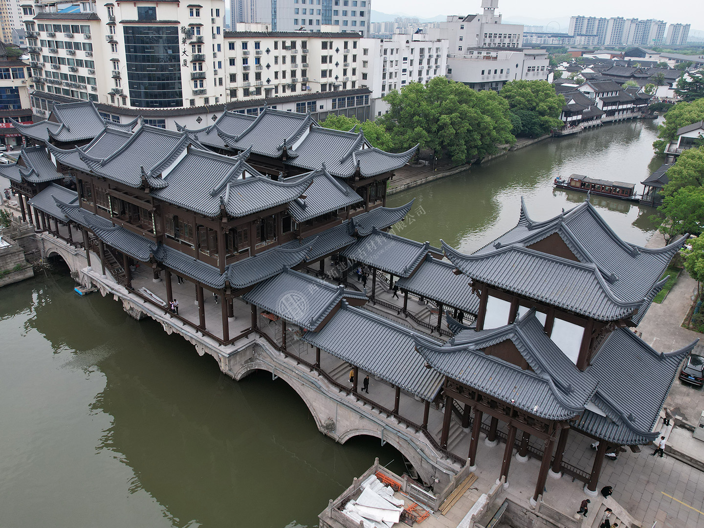 廊桥仿古金属瓦